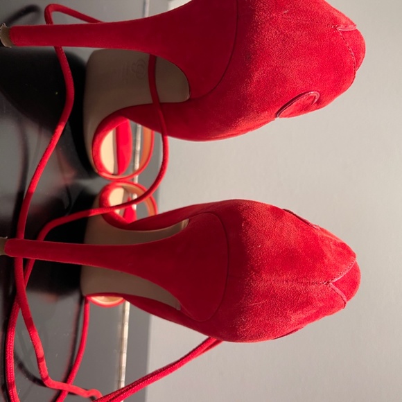 Heels - Picture 2 of 9